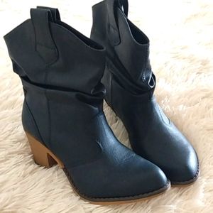 Charles Albert Designer Size 8 low cowgirl boots in black dress with tan heel